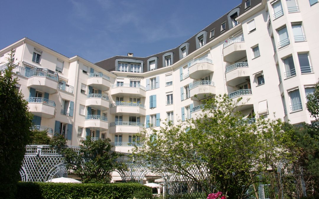 Pourquoi choisir la Résidence Services Seniors Les Hespérides de Rueil-Malmaison pour une retraite sereine ?